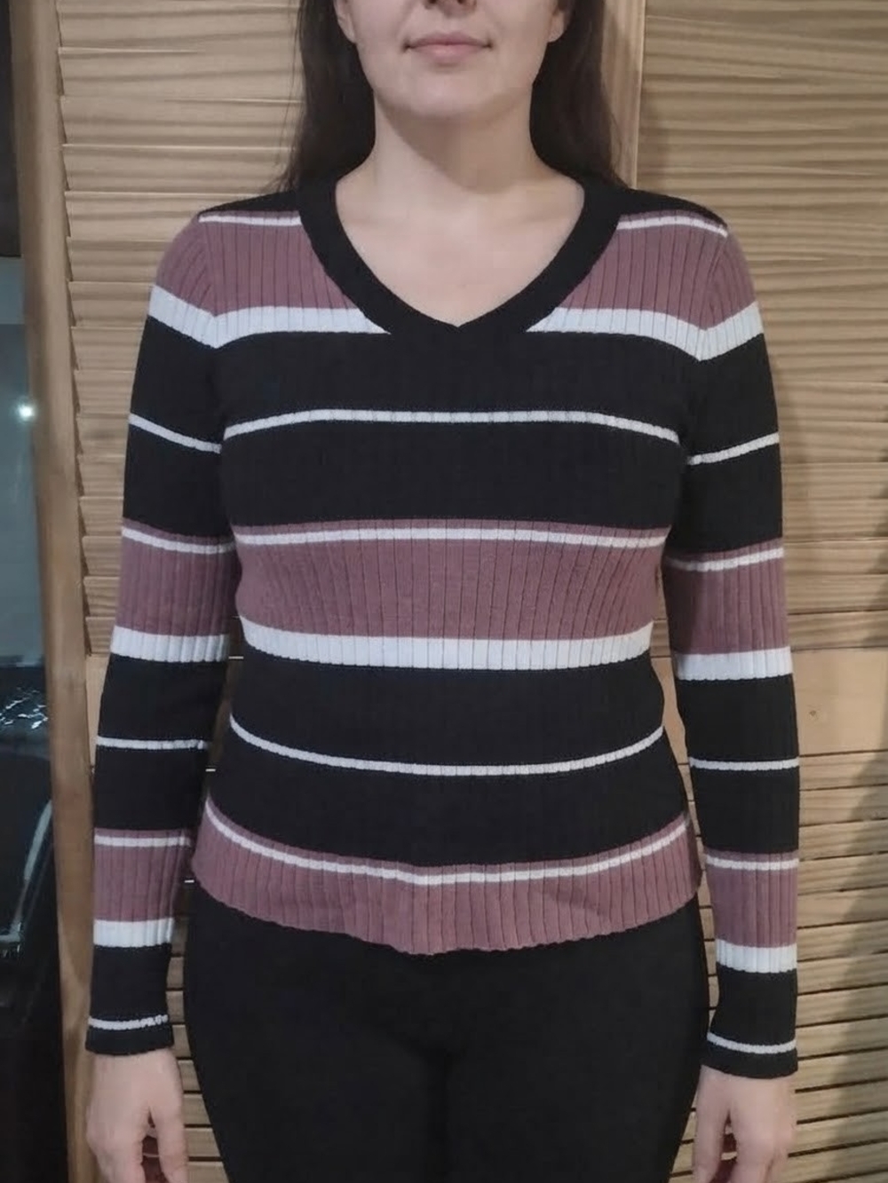 Ribbed V-Neck Long Sleeve Top in Mauve, Black & White